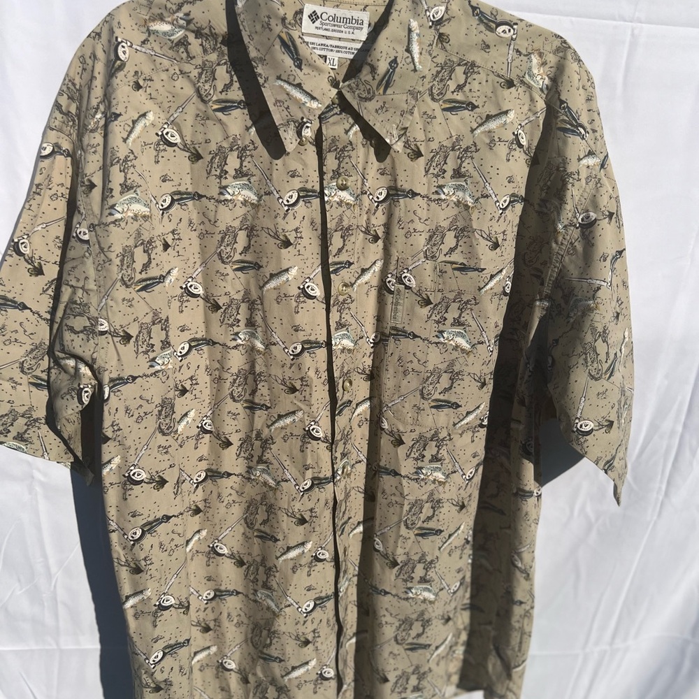 Columbia Tan Casual Button Down Shirt with Wildlife Print